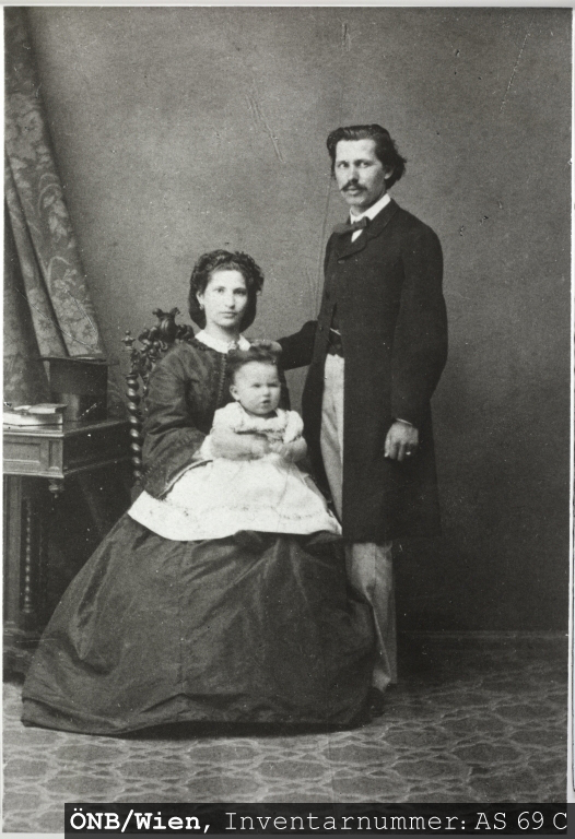 1__Familie__Winter_1862_Arthur_mit_seinen_Eltern_Louise_und_Johann_Schnitzler_NB_Inventarnr._AS_69_C